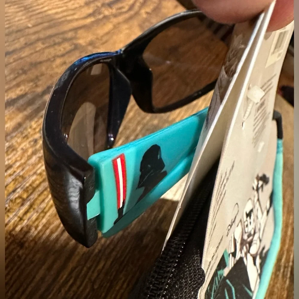 Star Wars The Mandalorian Kids Sunglasses and Case Set NWT 3+ years